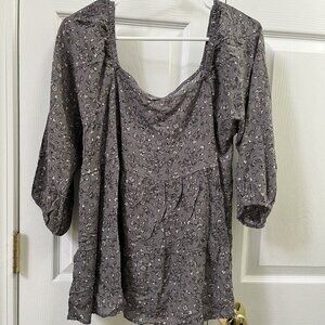 NEW LADIES SIZE M ODDY BOUTIQUE BRAND GRAY FLORAL SHORT SLEEVE BLOUSE TOP